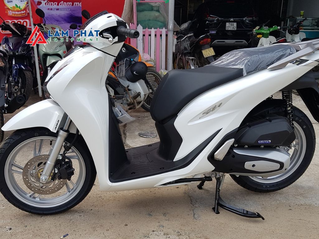 Dòng SH 125i thuộc phân khúc tay ga cao cấp, nổi bật với khả năng vận hành ổn định, thiết kế sang trọng và công nghệ tiên tiến.