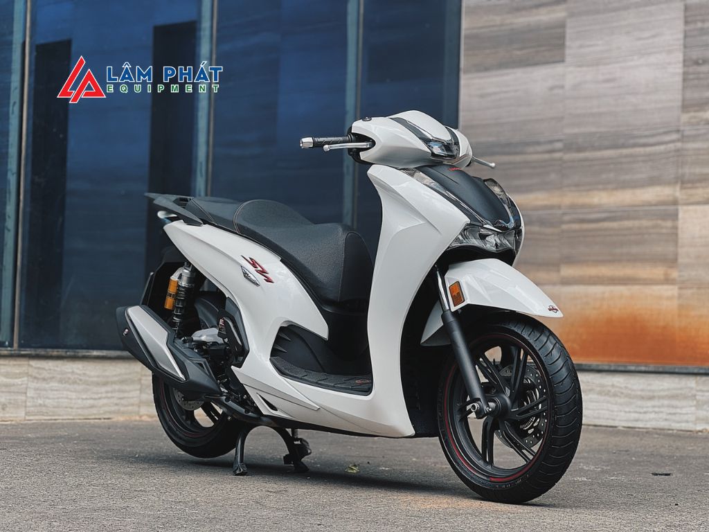 Bạn sẽ bất ngờ khi biết dung tích bình xăng SH 350i lên tới bao nhiêu lít!