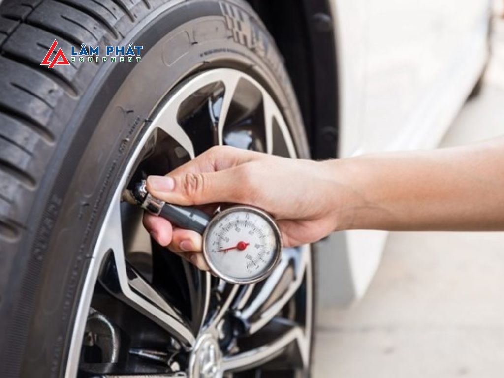 Đừng bỏ qua bảng áp suất lốp chi tiết và những mẹo cực hữu ích cho tài xế mới!