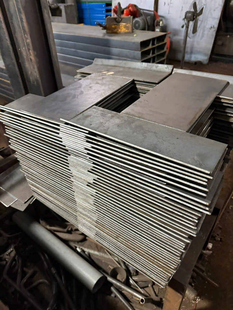 Cắt cnc sắt thép tấm giá rẻ tại TPHCM
