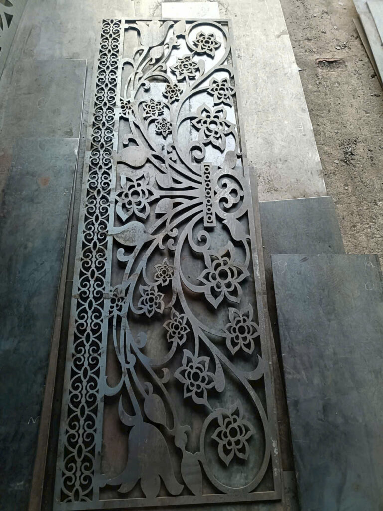 Cắt cnc sắt làm vách ngăn mỹ thuật