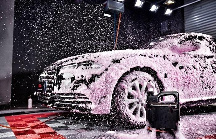 Để làm sạch bề mặt xe tối đa cần có dung dịch nước rửa xe chuyên dụng