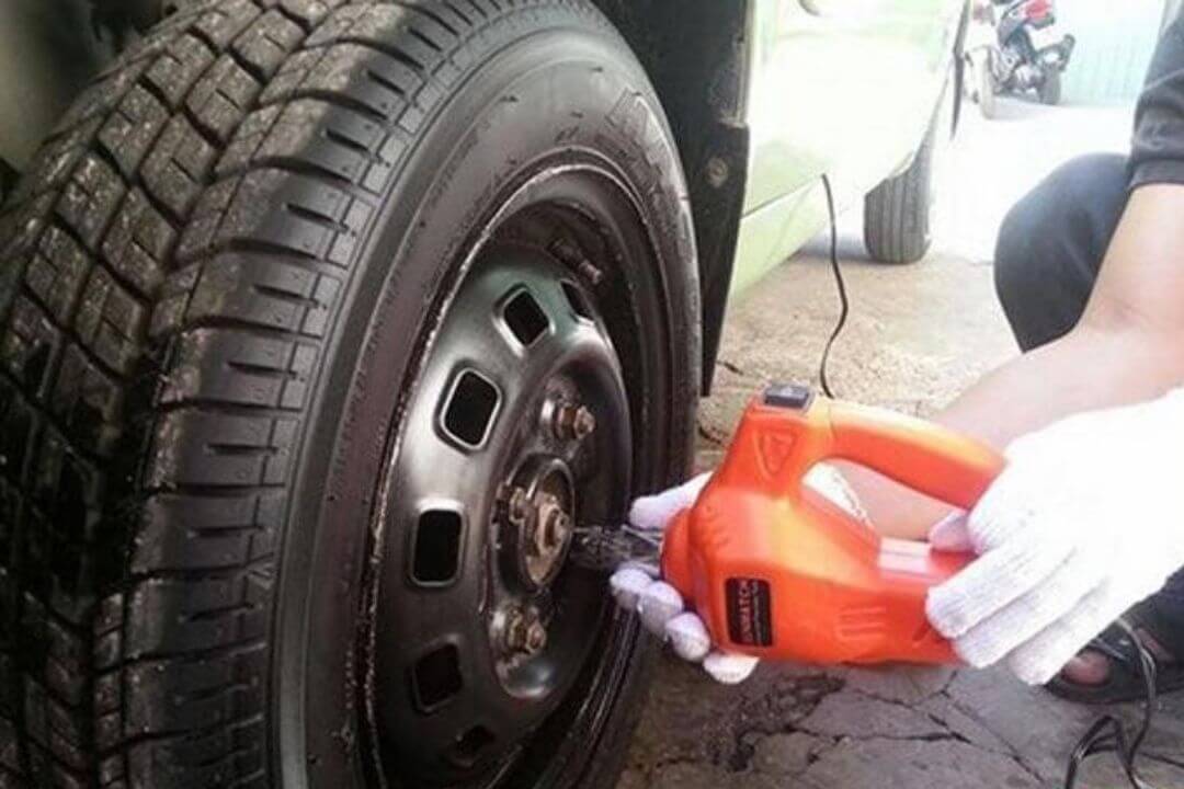 Dụng cụ tháo và siết đai ốc