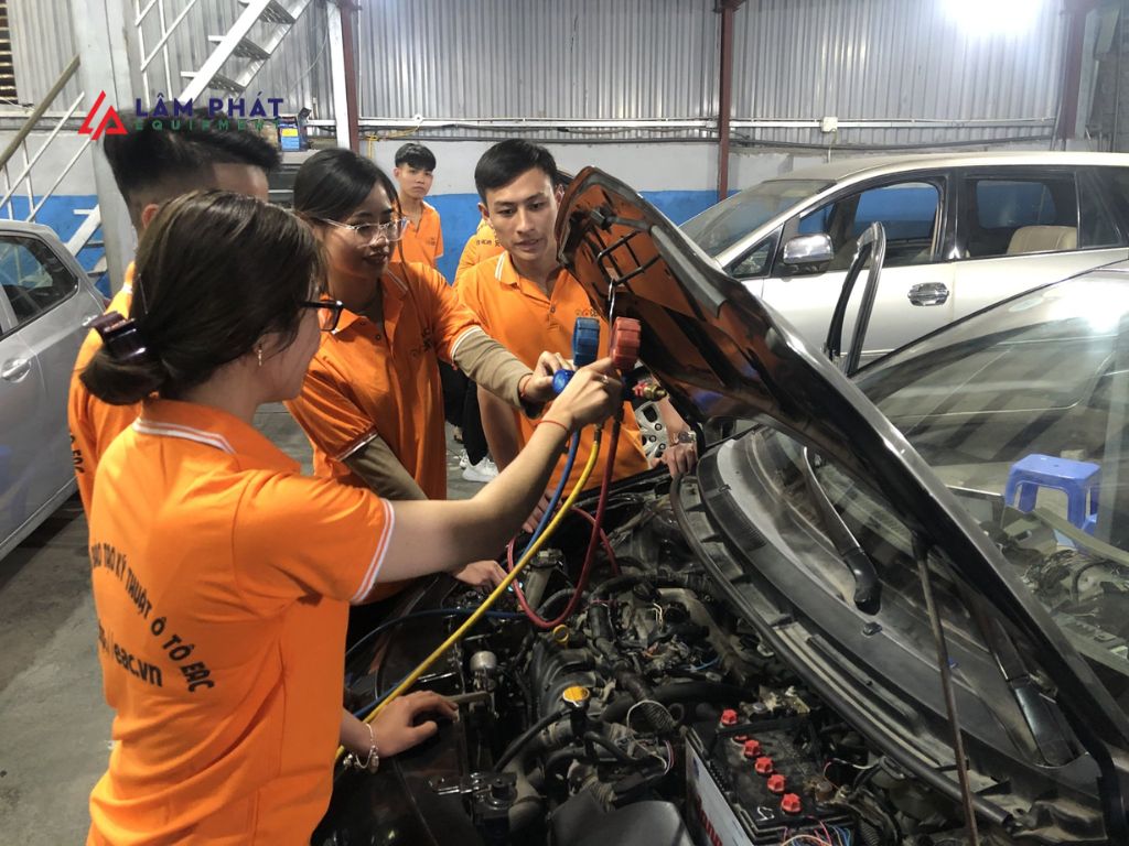 Nên đem xe ra trung tâm bảo dưỡng để được kiểm tra ECU