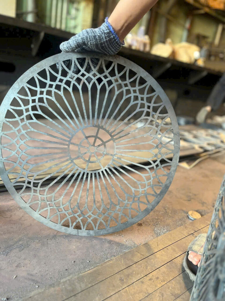Hoa văn mái kính cắt cnc đẹp