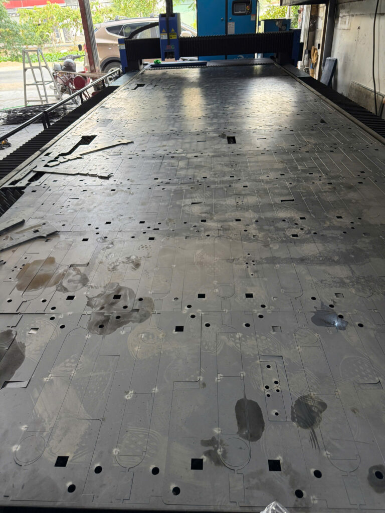 Máy cắt cnc laser tại Lâm Phát JSC