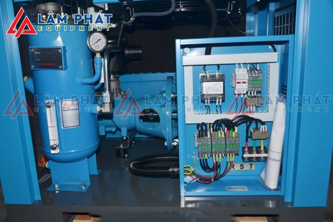 hệ thống bôi trơn và làm mát vẫn được duy trì đúng mức, đảm bảo hiệu suất và tuổi thọ của máy nén khí.