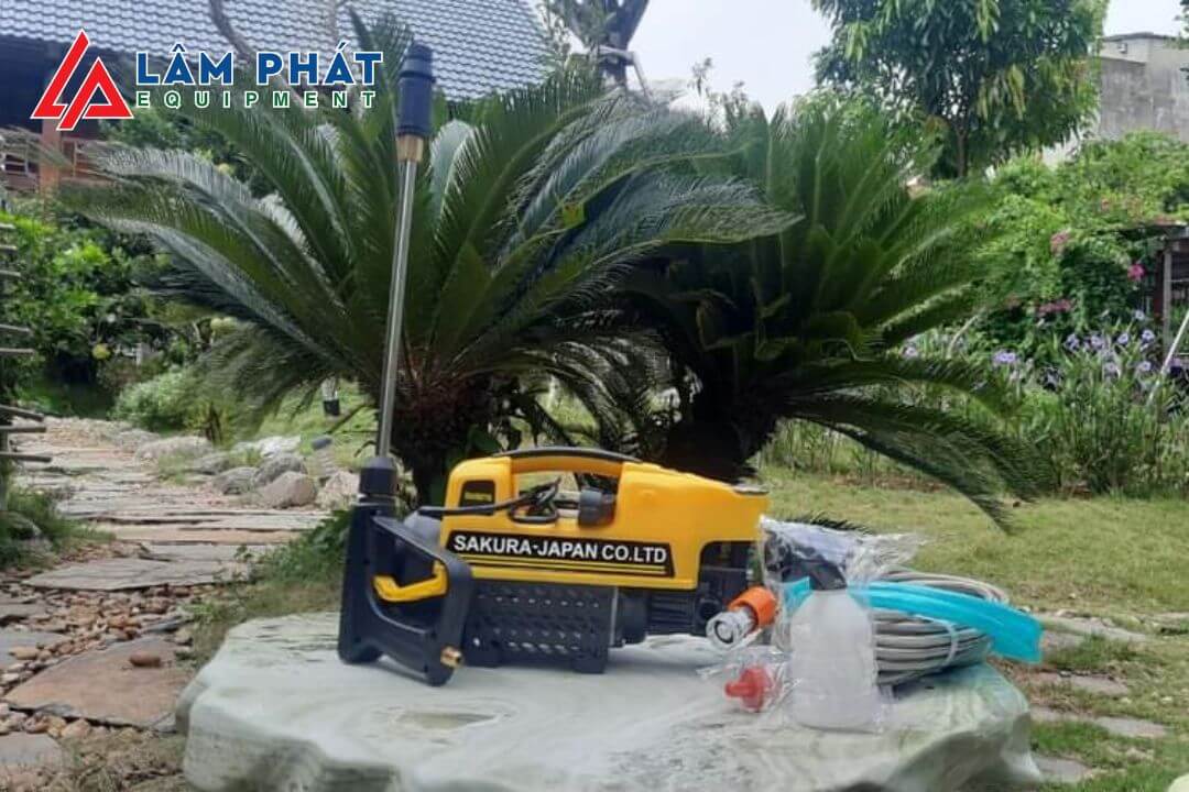 máy rửa xe Sakura