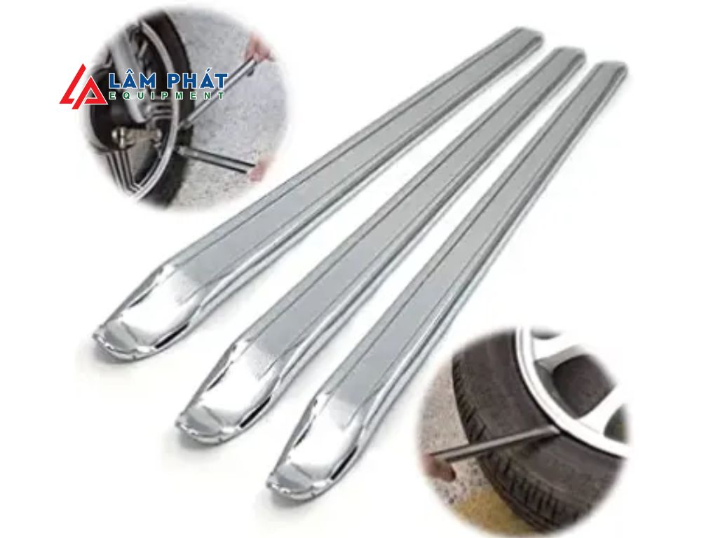 Để thực hiện móc lốp xe máy thủ công, bạn cần chuẩn bị những dụng cụ cơ bản sau: