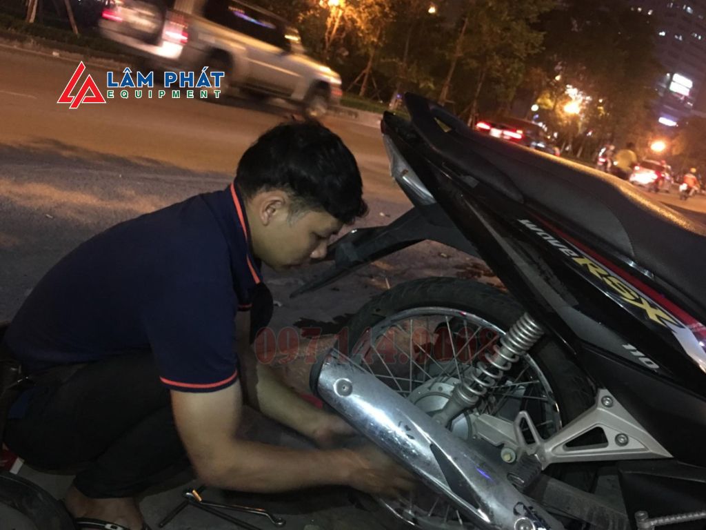 Móc lốp xe máy truyền thống thường được sử dụng trong các trường hợp: