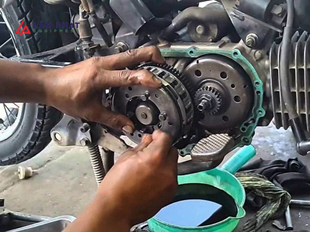 Nồi xe máy hư hỏng khiến xe chạy ì ạch