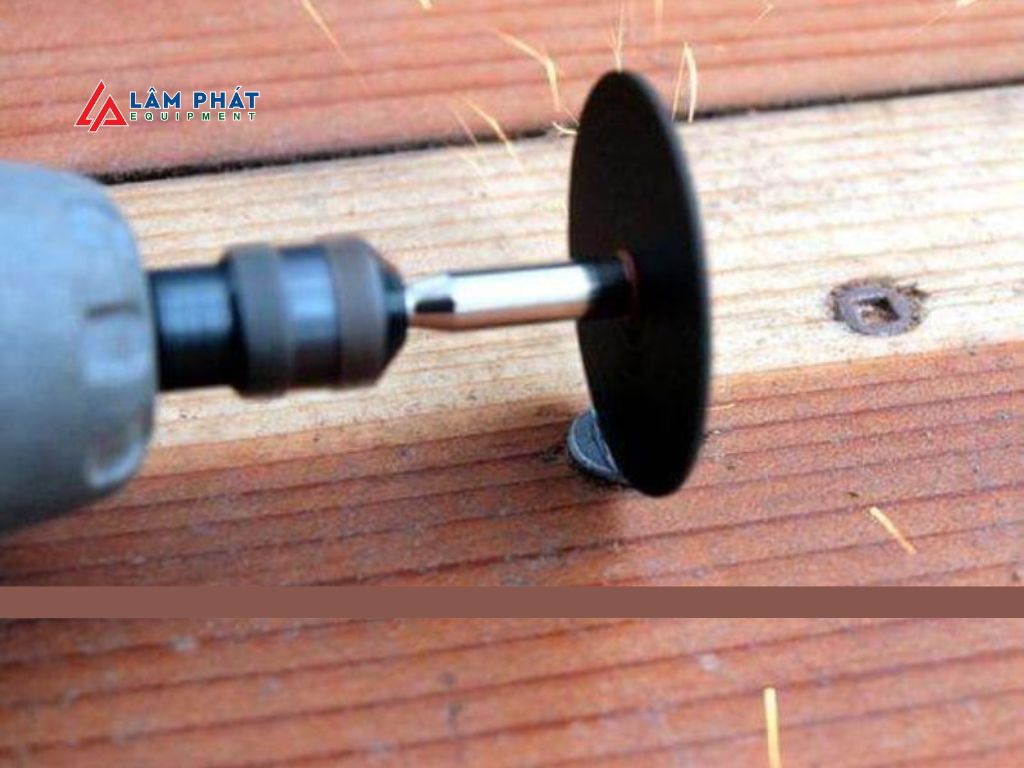 Cưa đầu ốc lục giác nổi để dùng vít