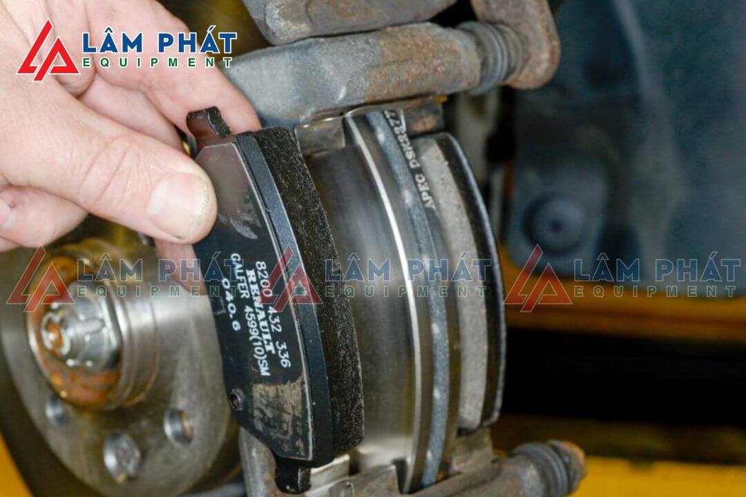 Thay bố thắng xe máy bao nhiêu tiền?