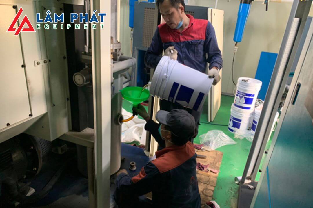 thay dầu máy nén khí trục vít