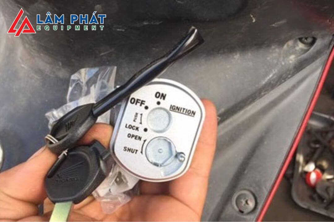 Thay ổ khóa xe máy Wave RSX giá bao nhiêu tiền?