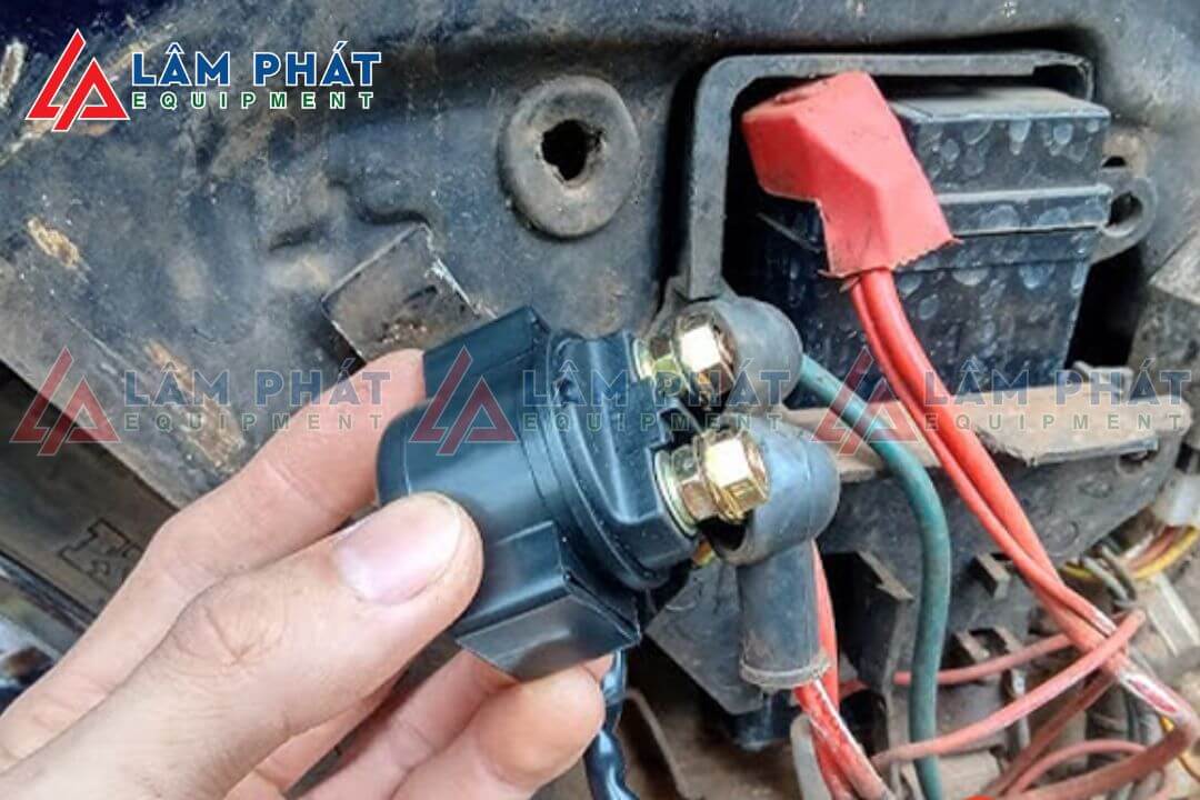 Thay rơ le xe máy bao nhiêu tiền?