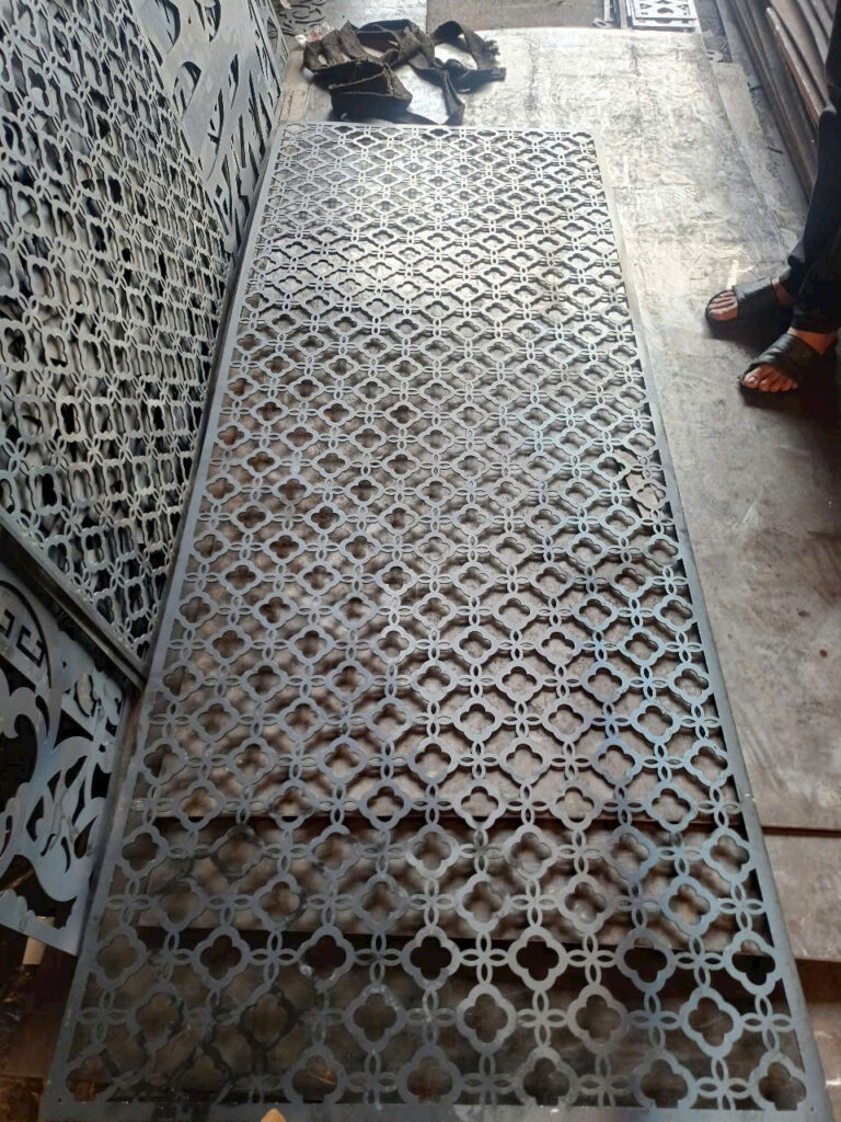 Mẫu vách ngăn cắt cnc đẹp giá rẻ