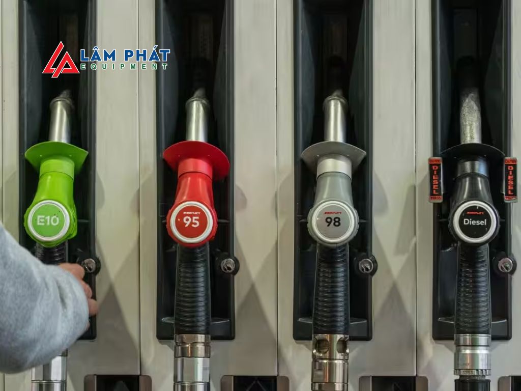 Từ năm 2026, bắt buộc dùng xăng E10? Đây là lộ trình mới của Việt Nam và bạn cần biết để không bị bỡ ngỡ.