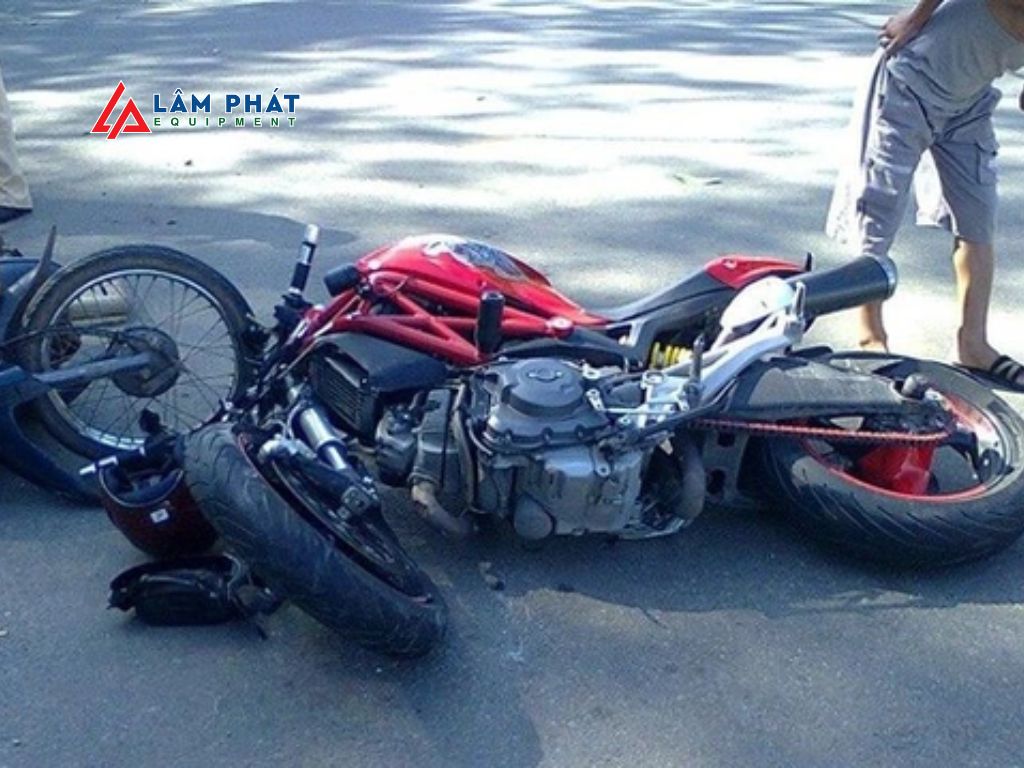 Ducati rất hay bị cong chảng ba nếu xảy ra va chạm