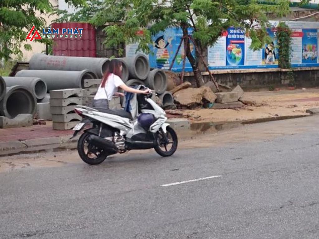 Chết máy giữa đường do xe bị hụt ga? Đừng để sự cố này phá hỏng hành trình của bạn – đọc ngay để biết cách xử lý triệt để tận gốc vấn đề.