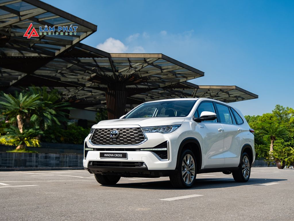 Toyota Innova Cross HEV