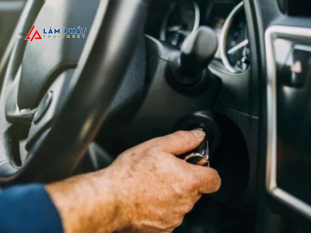 Để tránh rơi vào tình trạng xe đề không nổ giữa đường hoặc lúc khẩn cấp, bạn nên: