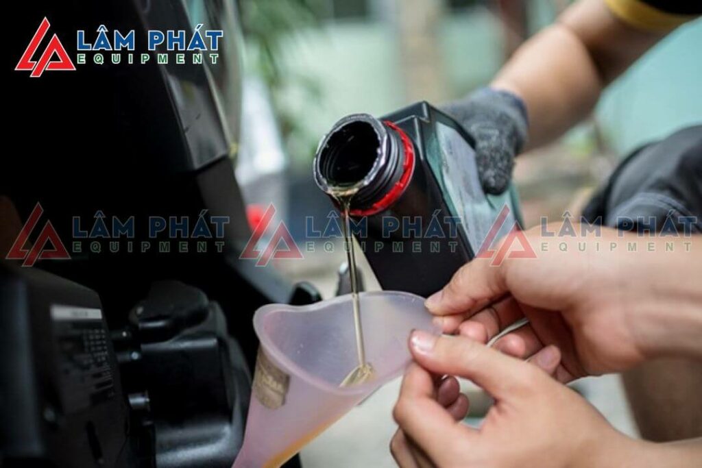 xe tay ga cần thay những loại dầu gì