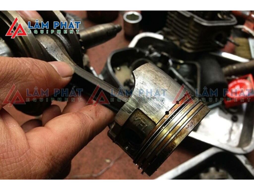 Để xác định xéc măng còn hoạt động hiệu quả hay đã bị mòn, cần thực hiện các phương pháp kiểm tra chuyên dụng sau: