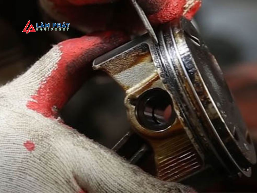 Dưới đây là những điểm khác biệt cơ bản giữa xéc măng xe máy và xéc măng ô tô, xét trên nhiều khía cạnh kỹ thuật và ứng dụng: