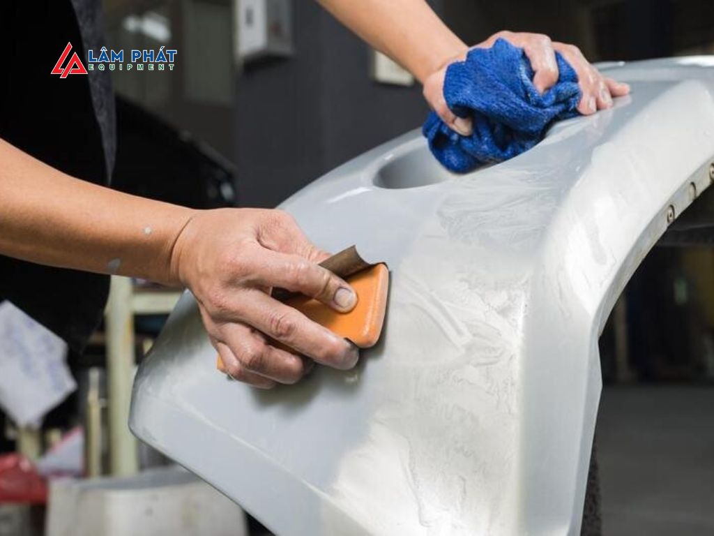 Giấy nhám và phun xịt Goracing. Combo xử lý vết xước xe máy cực mạnh