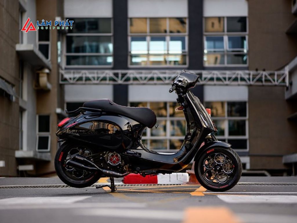 Xe máy trầy xước trông cũ kỹ? Khám phá 5 cách xử lý vết xước xe máy tại nhà giúp xe đẹp như mới mà không cần ra tiệm sơn!