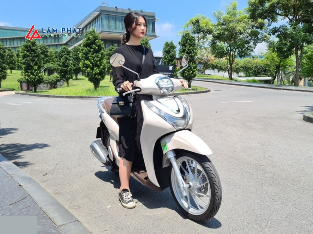 H Mode 2025 được xem là mẫu xe tay ga tối ưu dành cho nữ giới hiện nay nhờ thiết kế gọn gàng, tinh tế và đậm chất nữ tính.