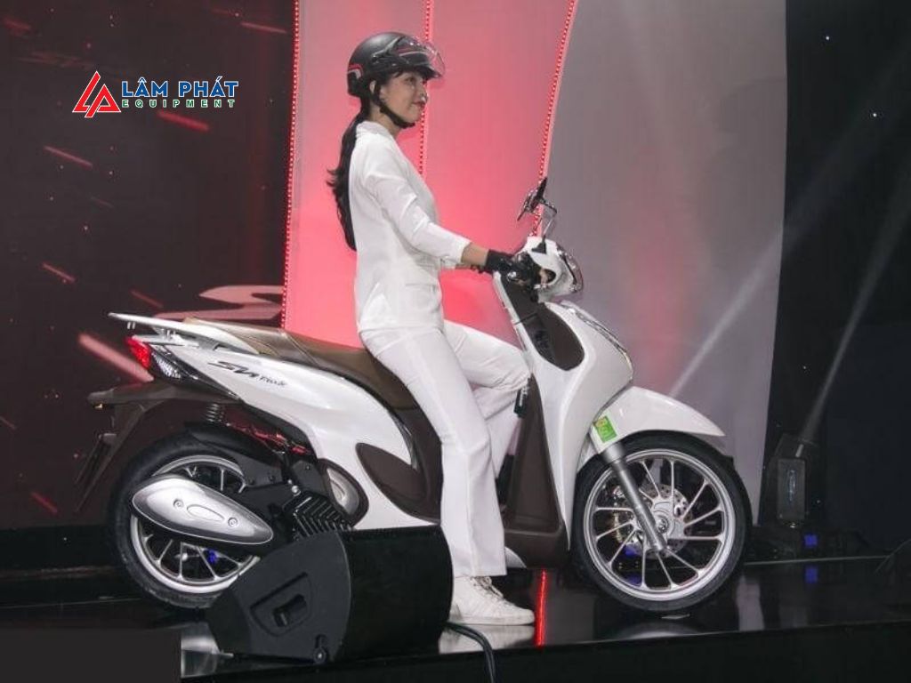 SH Mode là chiếc xe bền bỉ, mạnh mẽ, sang trọng cho phụ nữ nhưng đi cùng với đó là mức giá cũng cao hơn các dòng xe máy khác